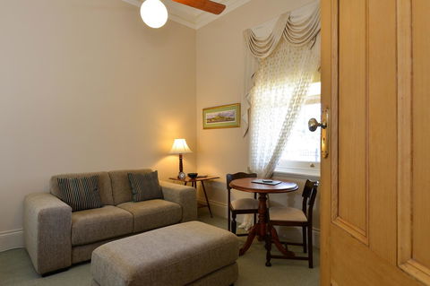 Trafalgar Premium Vintage Suites - Dalby Accommodation 25