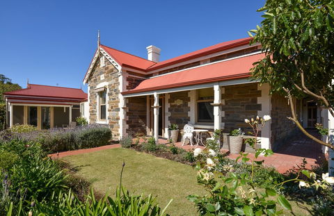 Trafalgar Premium Vintage Suites - Dalby Accommodation 0