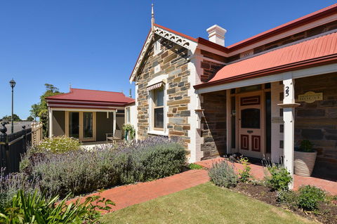 Trafalgar Premium Vintage Suites - Dalby Accommodation 1