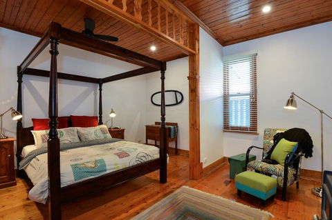 Trafalgar Premium Vintage Suites - Dalby Accommodation 10