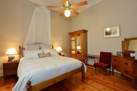 Trafalgar Premium Vintage Suites - Dalby Accommodation 17