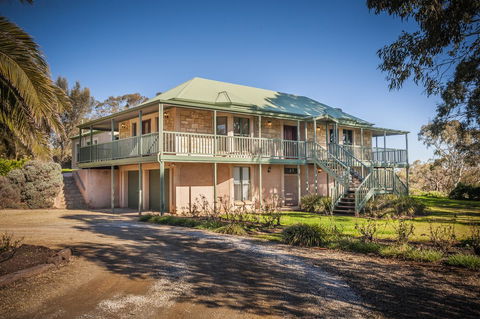 Angaston Saleyards Luxury Accommodation - Dalby Accommodation 0