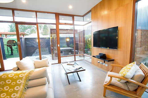 Sticky Rice Villas - Dalby Accommodation 24