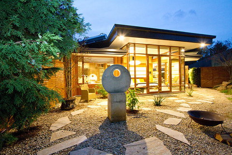 Sticky Rice Villas - Dalby Accommodation 10