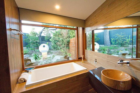 Sticky Rice Villas - Dalby Accommodation 8