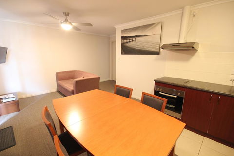Port Vincent Motel & Apartments - Dalby Accommodation 2