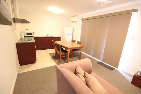 Port Vincent Motel & Apartments - Dalby Accommodation 4