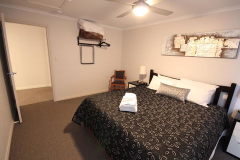 Port Vincent Motel & Apartments - Dalby Accommodation 1