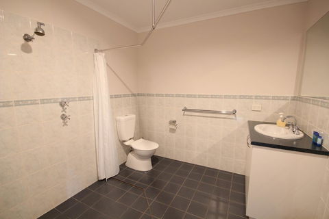 Port Vincent Motel & Apartments - Dalby Accommodation 10