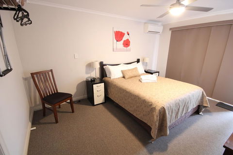 Port Vincent Motel & Apartments - Dalby Accommodation 11