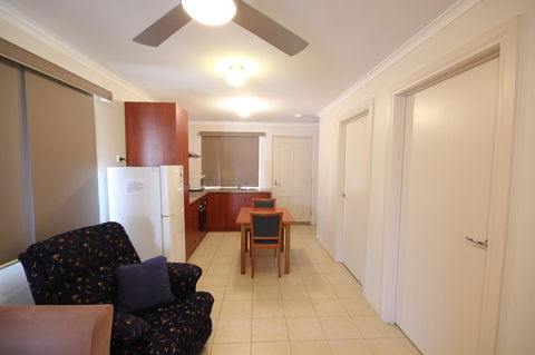 Port Vincent Motel & Apartments - Dalby Accommodation 8
