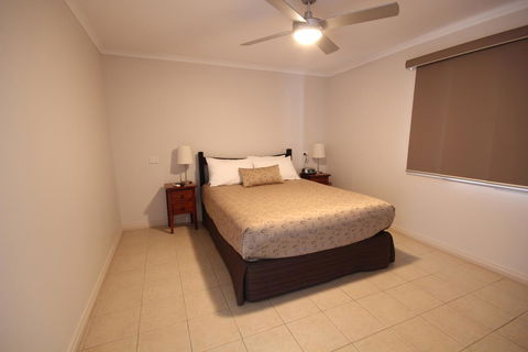 Port Vincent Motel & Apartments - Dalby Accommodation 5