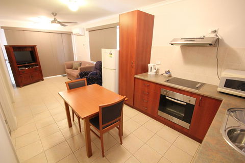 Port Vincent Motel & Apartments - Dalby Accommodation 7