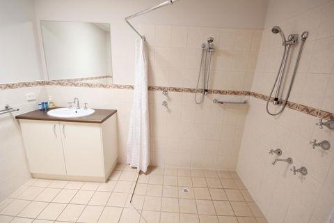 Port Vincent Motel & Apartments - Dalby Accommodation 3