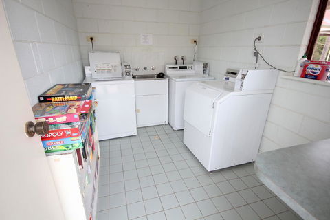 Port Vincent Motel & Apartments - Dalby Accommodation 24