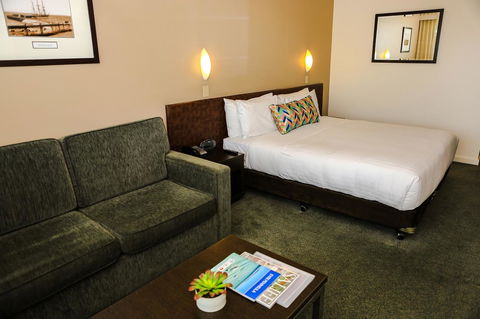 Port Lincoln Hotel - Dalby Accommodation 6