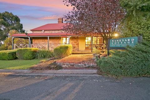Vineyard Cottage BnB - Dalby Accommodation 8