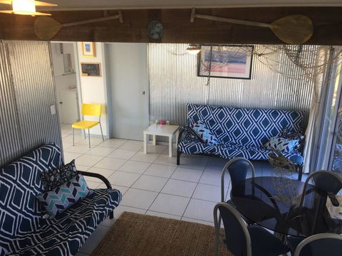 SHAKIN' SHACK - Dalby Accommodation 9