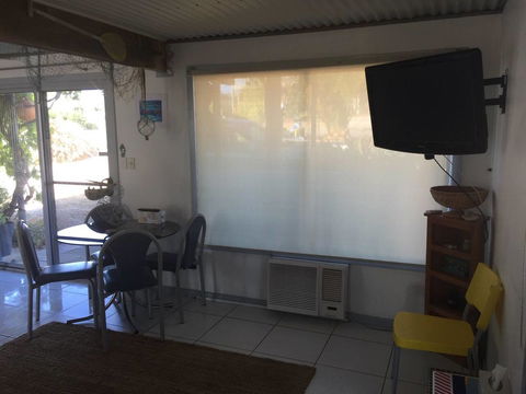 SHAKIN' SHACK - Dalby Accommodation 12
