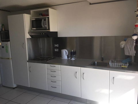 SHAKIN' SHACK - Dalby Accommodation 7