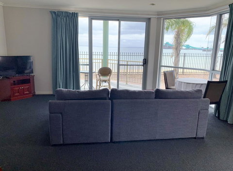 Hilton Beachfront Motel - Dalby Accommodation 7