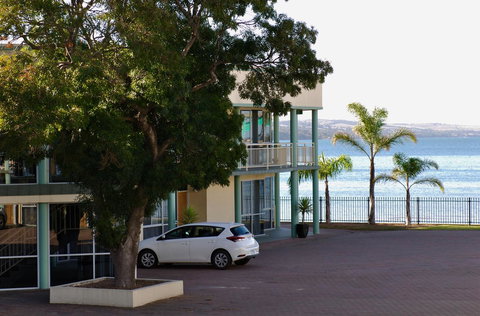 Hilton Beachfront Motel - Dalby Accommodation 42
