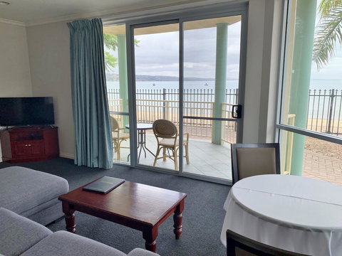 Hilton Beachfront Motel - Dalby Accommodation 3