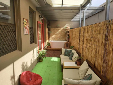 Diamond On Olive - Dalby Accommodation 0