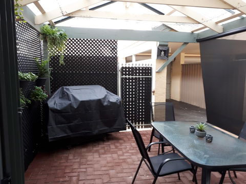 Townhouse On The Marina - Dalby Accommodation 5