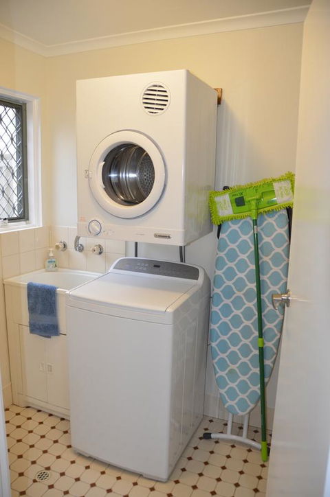 Townhouse On The Marina - Dalby Accommodation 21