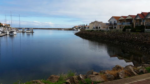 Townhouse On The Marina - Dalby Accommodation 14
