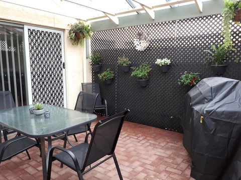 Townhouse On The Marina - Dalby Accommodation 4