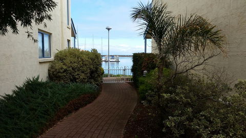 Townhouse On The Marina - Dalby Accommodation 6