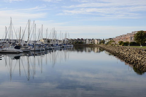 Townhouse On The Marina - Dalby Accommodation 7