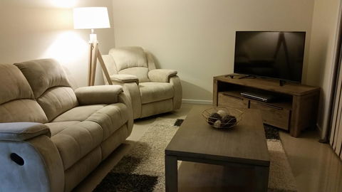 Townhouse On The Marina - Dalby Accommodation 1