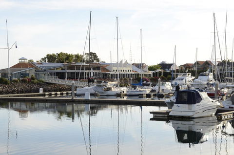 Townhouse On The Marina - Dalby Accommodation 12