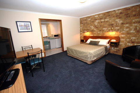 Clare Central - Dalby Accommodation 16
