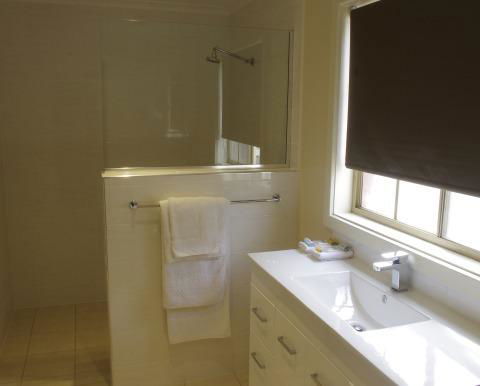 Clare Central - Dalby Accommodation 27