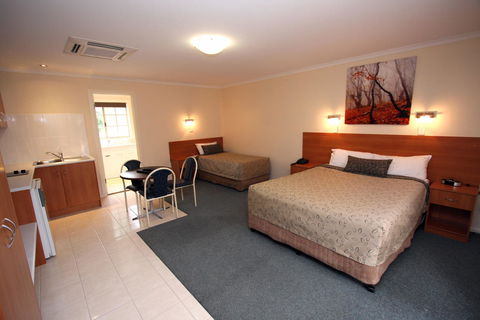 Clare Central - Dalby Accommodation 18