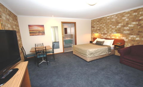 Clare Central - Dalby Accommodation 24