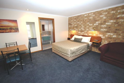 Clare Central - Dalby Accommodation 22