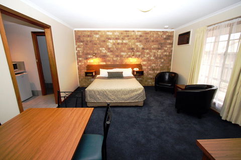 Clare Central - Dalby Accommodation 17