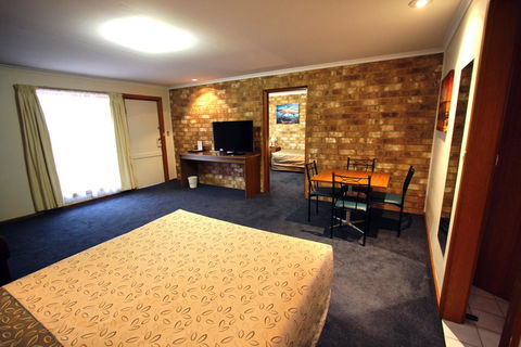 Clare Central - Dalby Accommodation 15