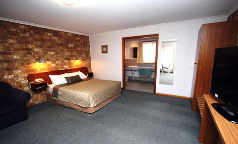 Clare Central - Dalby Accommodation 14