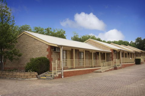 Clare Central - Dalby Accommodation 7