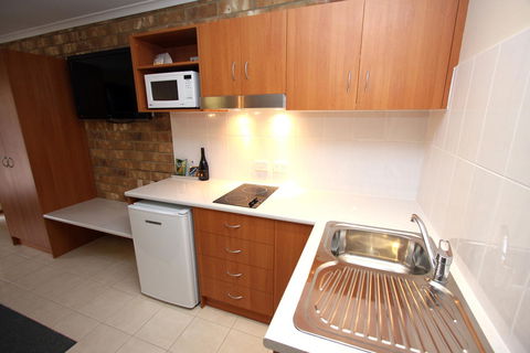 Clare Central - Dalby Accommodation 10