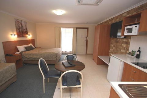 Clare Central - Dalby Accommodation 38