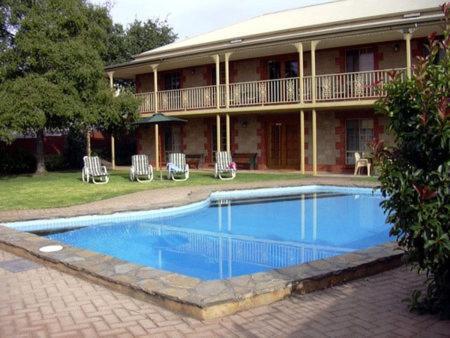 Clare Central - Dalby Accommodation 5