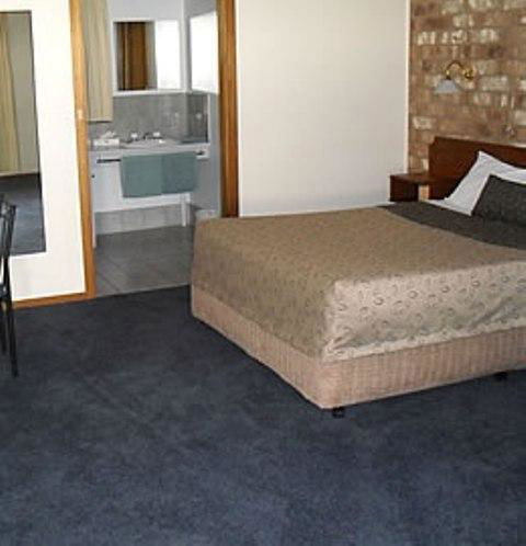 Clare Central - Dalby Accommodation 44