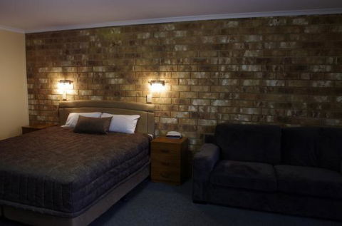 Clare Central - Dalby Accommodation 28